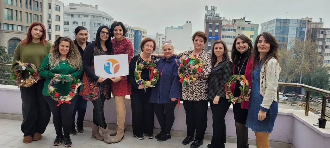 İzeyad gönüllüleri el sanatları atölyesinde